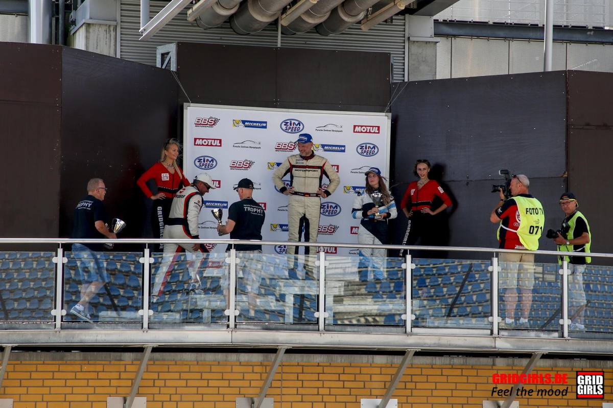 P9 Challenge Grid Girls